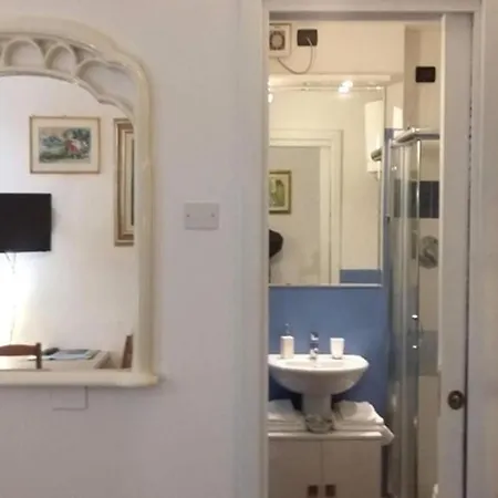 Bed & Breakfast Art Boutique